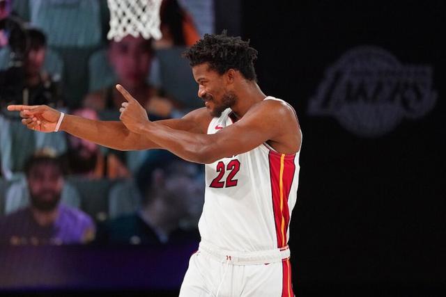 斯诺克世锦赛八强赛：赵心童、吴宜泽暂时战平对手