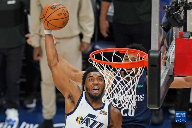 英超最佳阵：萨拉赫领衔，帕尔默&加克波在列