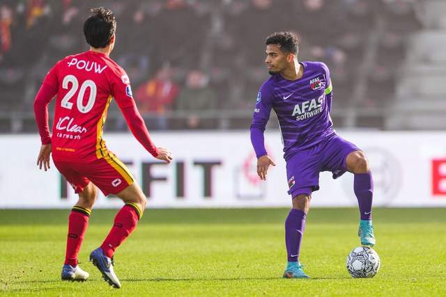 詹姆斯25+8浓眉20+14丁威迪首秀 湖人大胜活塞